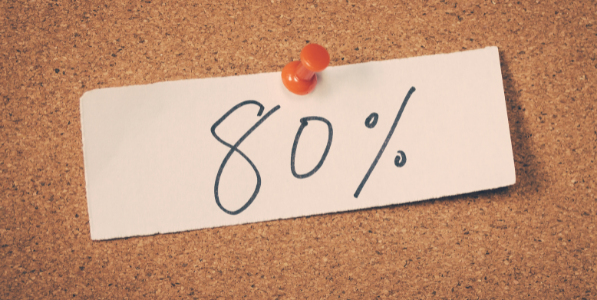 80％